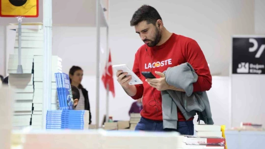 Kitap fuarını 9 günde 1 milyon kişi ziyaret etti