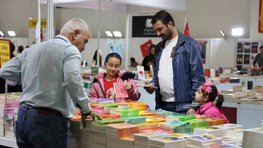 Kitap fuarını 9 günde 1 milyon kişi ziyaret etti