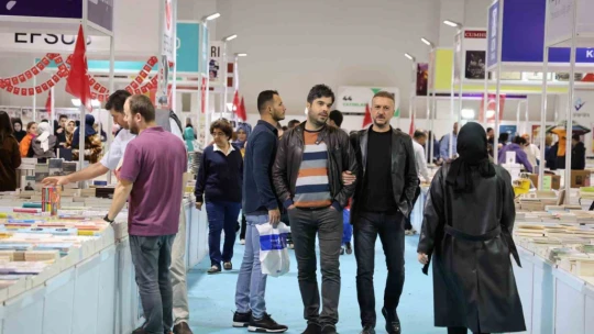 Kitap fuarını 9 günde 1 milyon kişi ziyaret etti
