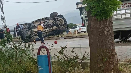 Kontrolden çıkan araç takla attı: 2 yaralı