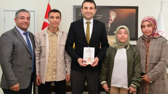 Küçük gezginin büyük başarısı: 10 yaşında 81 ili gezdi, yolculuğunu kitaplaştırdı