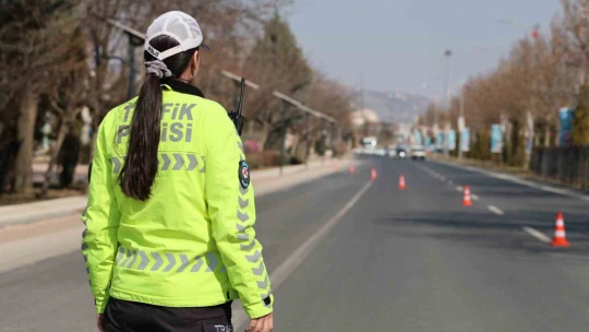 Kurallara uymayan sürücülere havadan ceza yağdı