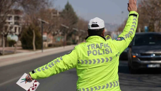 Kurallara uymayan sürücülere havadan ceza yağdı
