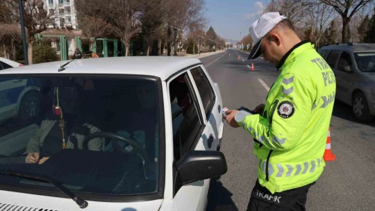 Kurallara uymayan sürücülere havadan ceza yağdı