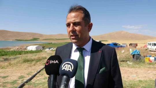 Kurutmalık domateslerle Türkiye haritası oluşturulup 'Türkiye Yüzyılı' yazıldı