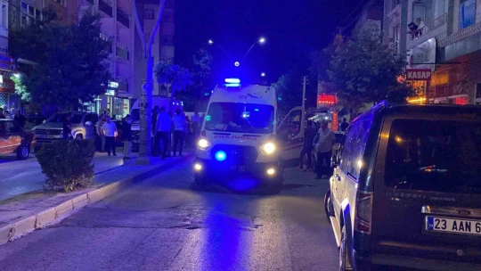 Lokantada yemek yiyen husumetlilerine kurşun yağdırdı: 3 yaralı