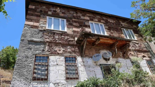 Maden ilçesi 15 tescilli yapısı ile dikkat çekiyor