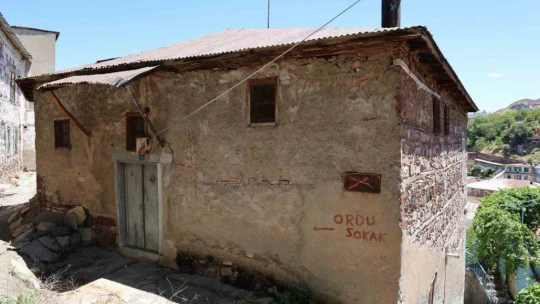 Maden ilçesi 15 tescilli yapısı ile dikkat çekiyor
