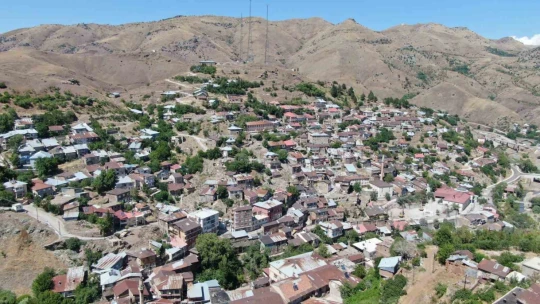 Maden ilçesi 15 tescilli yapısı ile dikkat çekiyor