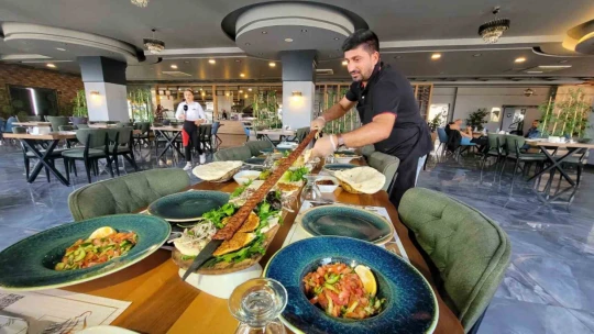 Metrelik kebabı yemek isteyenler bu adrese geliyor