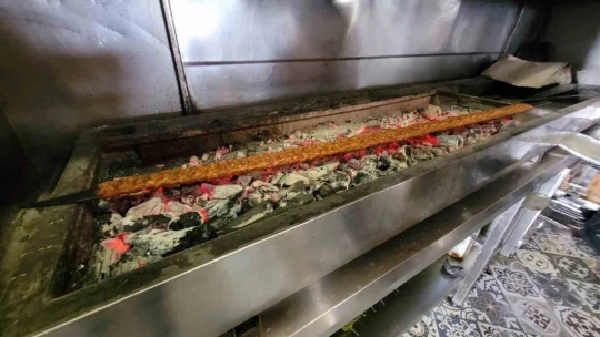 Metrelik kebabı yemek isteyenler bu adrese geliyor