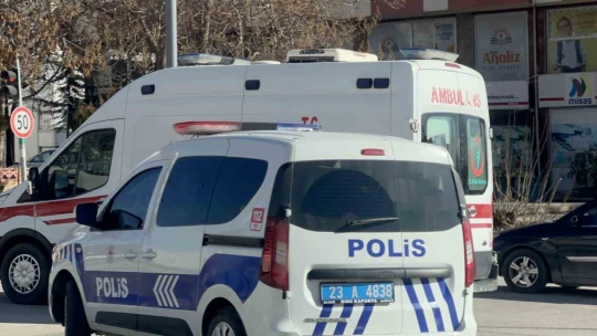 Minibüs ile otomobil çarpıştı: 1 yaralı