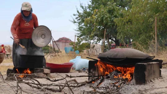 Nohudun kum ve ateşle dansı