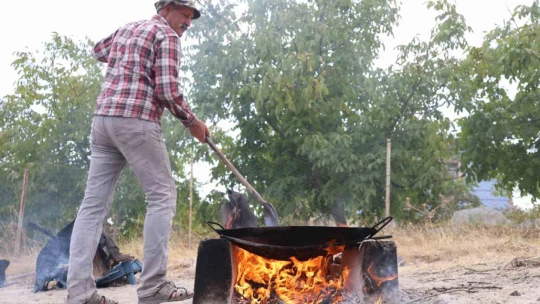 Nohudun kum ve ateşle dansı
