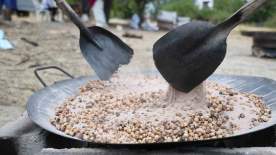 Nohudun kum ve ateşle dansı