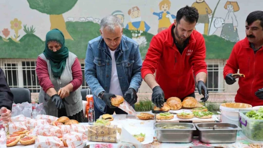 Öğrenciler istedi, hayırsever vatandaş gerçekleştirdi