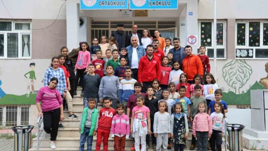 Öğrenciler istedi, hayırsever vatandaş gerçekleştirdi