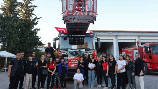 Öğrencilerin ziyaret ettiği depremzede itfaiyecilere anlamlı not