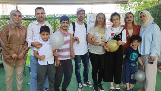 Otizmli çocuklar çömlek yaptı, gönüllerince eğlendi