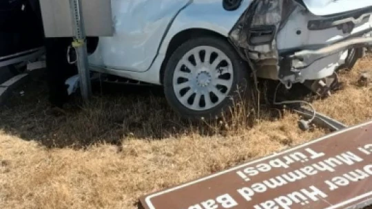 Otobüs ile otomobil çarpıştı: 1 yaralı