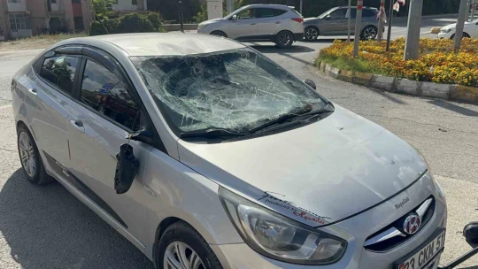 Otomobil ile scooter çarpıştı: 2 yaralı