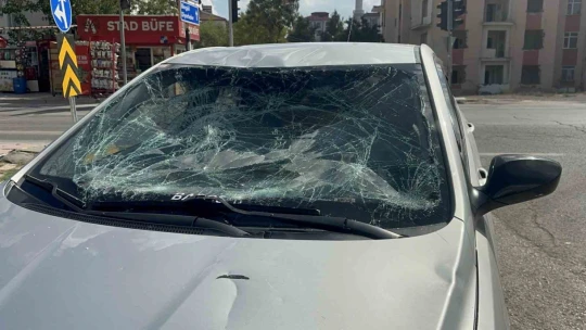 Otomobil ile scooter çarpıştı: 2 yaralı