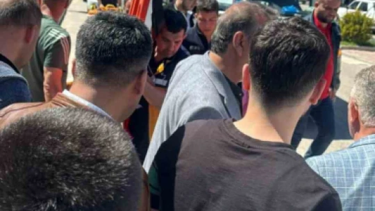 Otomobil yaya geçidinde çocuğa çarptı