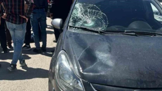 Otomobil yaya geçidinde çocuğa çarptı