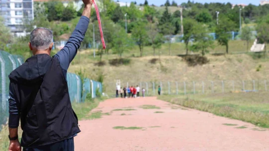 Özel sporcular atletizm yarışmasında ter döktü