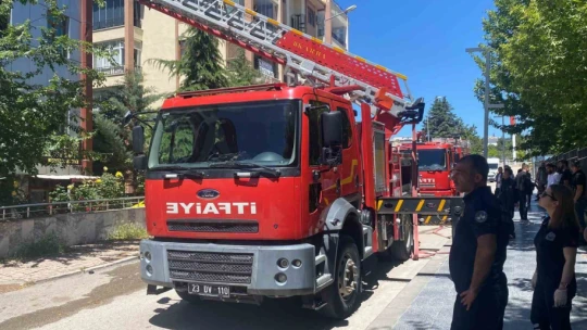 Pansiyonda yangın: Dumandan etkilenen 2 kişi kurtarıldı