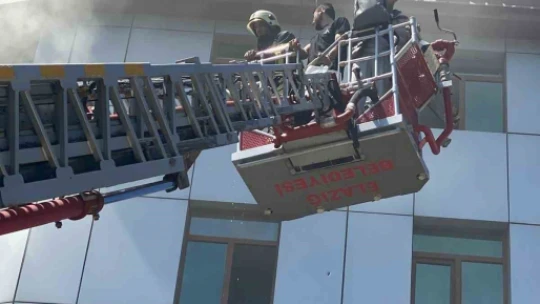 Pansiyonda yangın: Dumandan etkilenen 2 kişi kurtarıldı