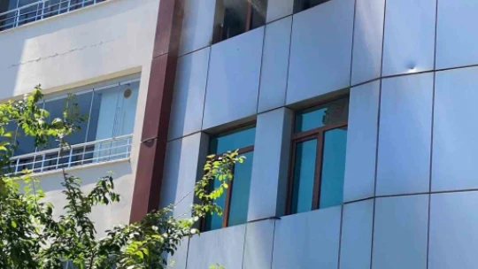 Pansiyonda yangın: Dumandan etkilenen 2 kişi kurtarıldı