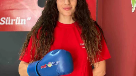 Paris Olimpiyatları temsilcisi milli boksör Gizem Özer'e sponsor desteği