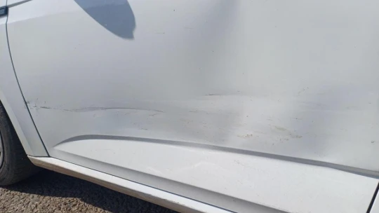Park halindeki otomobile çarptı, bir şey olmamış gibi gitti