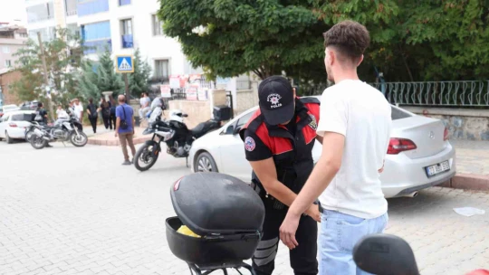 Polis ekipleri okul önlerinde göz açtırmıyor