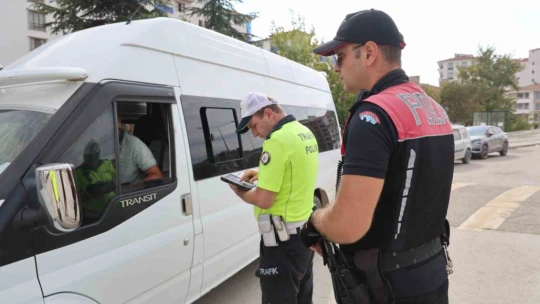 Polis ekipleri okul önlerinde göz açtırmıyor