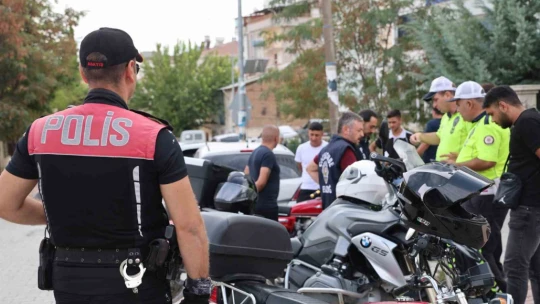 Polis ekipleri okul önlerinde göz açtırmıyor