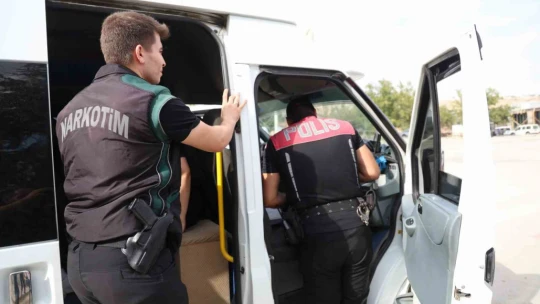 Polis ekipleri okul önlerinde göz açtırmıyor
