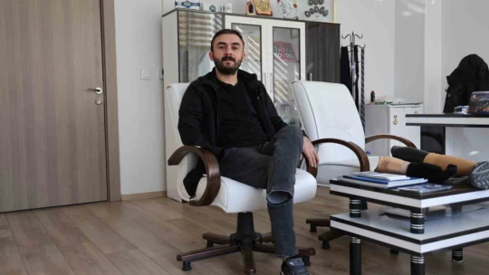 Sağ eli ve sol dizini kaybetti, yaşam sevincini kaybetmedi