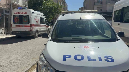 Sağlık ekipleri birinin baygın bulunduğu ihbarına gitti, yaşlı adamın öldüğü ortaya çıktı
