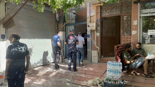 Sağlık ekipleri birinin baygın bulunduğu ihbarına gitti, yaşlı adamın öldüğü ortaya çıktı