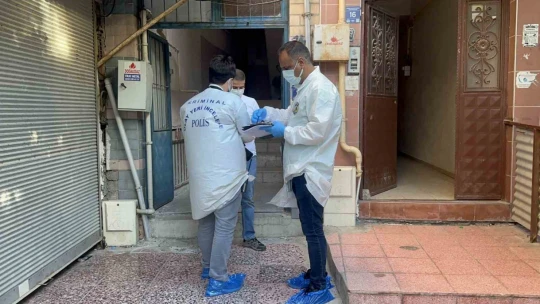 Sağlık ekipleri birinin baygın bulunduğu ihbarına gitti, yaşlı adamın öldüğü ortaya çıktı