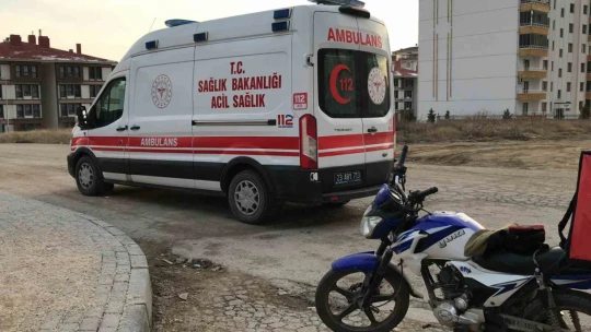 Sağlıkçı hastayı götürmek yerine ambulansı durdurup muhabire 'çekemezsin' dedi