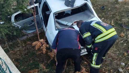 Sanayide çırak, izinsiz aldığı komşusunun aracıyla kaza yaptı: 1 yaralı