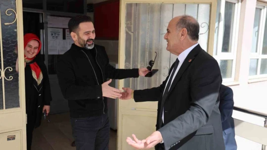 Seçim bitmeden kazandığını ilan etti