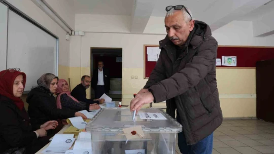 Seçim bitmeden kazandığını ilan etti