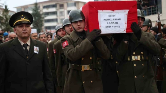 Şehit Aslan son yolculuğuna uğurlandı