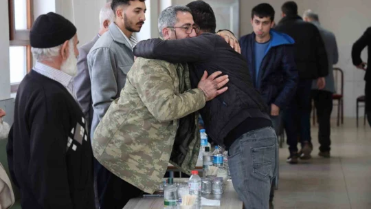 Şehit babası Mehmet Aslan: ''Mevla verirken sevindirdi, alırken sevindirdi. Şeref, onur ve gurur duyduk''