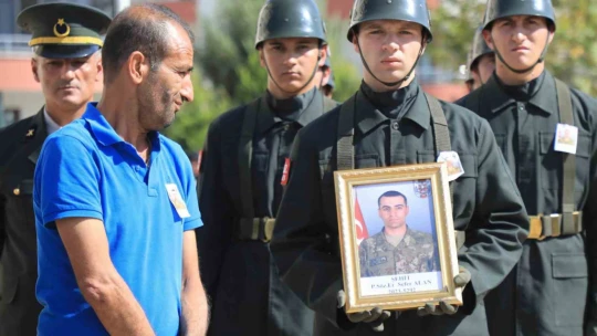 Şehit cenazesine katılan Bakan Yardımcısı Alpay: ''Terörün kökünü kazıdık, kazımaya devam ediyoruz''