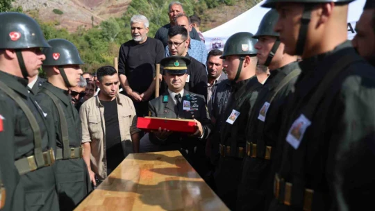 Şehit cenazesine katılan Bakan Yardımcısı Alpay: ''Terörün kökünü kazıdık, kazımaya devam ediyoruz''